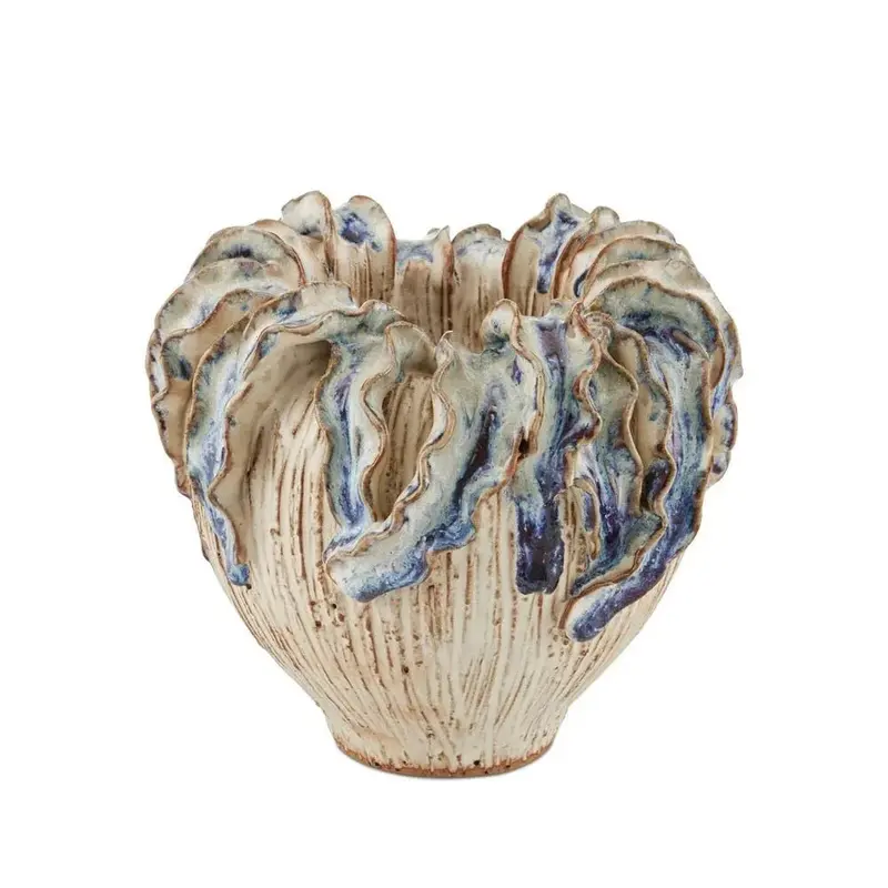 Tropical Crown Ceramic Vase – Compact Handcrafted Piece 1